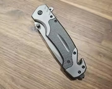 Lightweight carbon steel Chinese hunting knife close-up