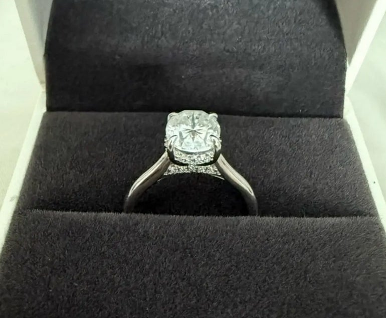 Affordable moissanite engagement ring sold by trusted AliExpress jewelry store