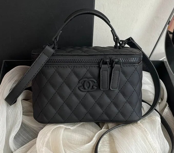 DHgate fashion bag dupe in high quality leather look