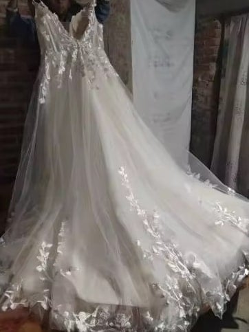 Elegant lace wedding dress from top AliExpress vendors